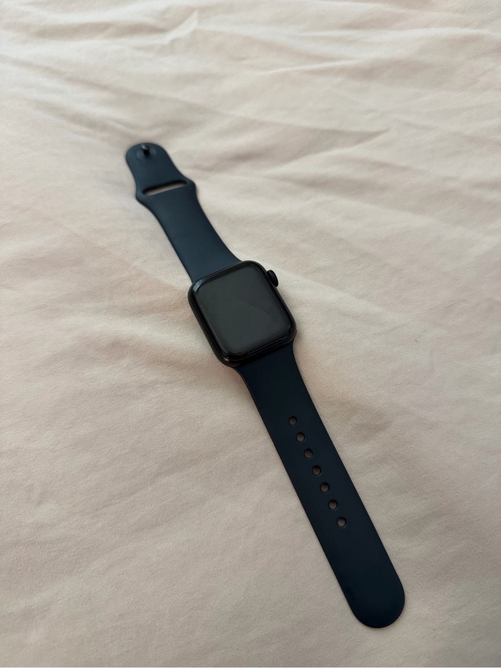 Apple Watch SE 3 GPS 40mm in Midnight with Midnight Sport Band
